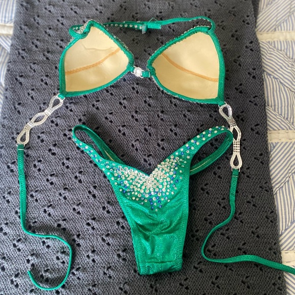 Green Competition Bikini Set -Figure Competition Suit - Posing Suit-Bodybuilding - Picture 3 of 11